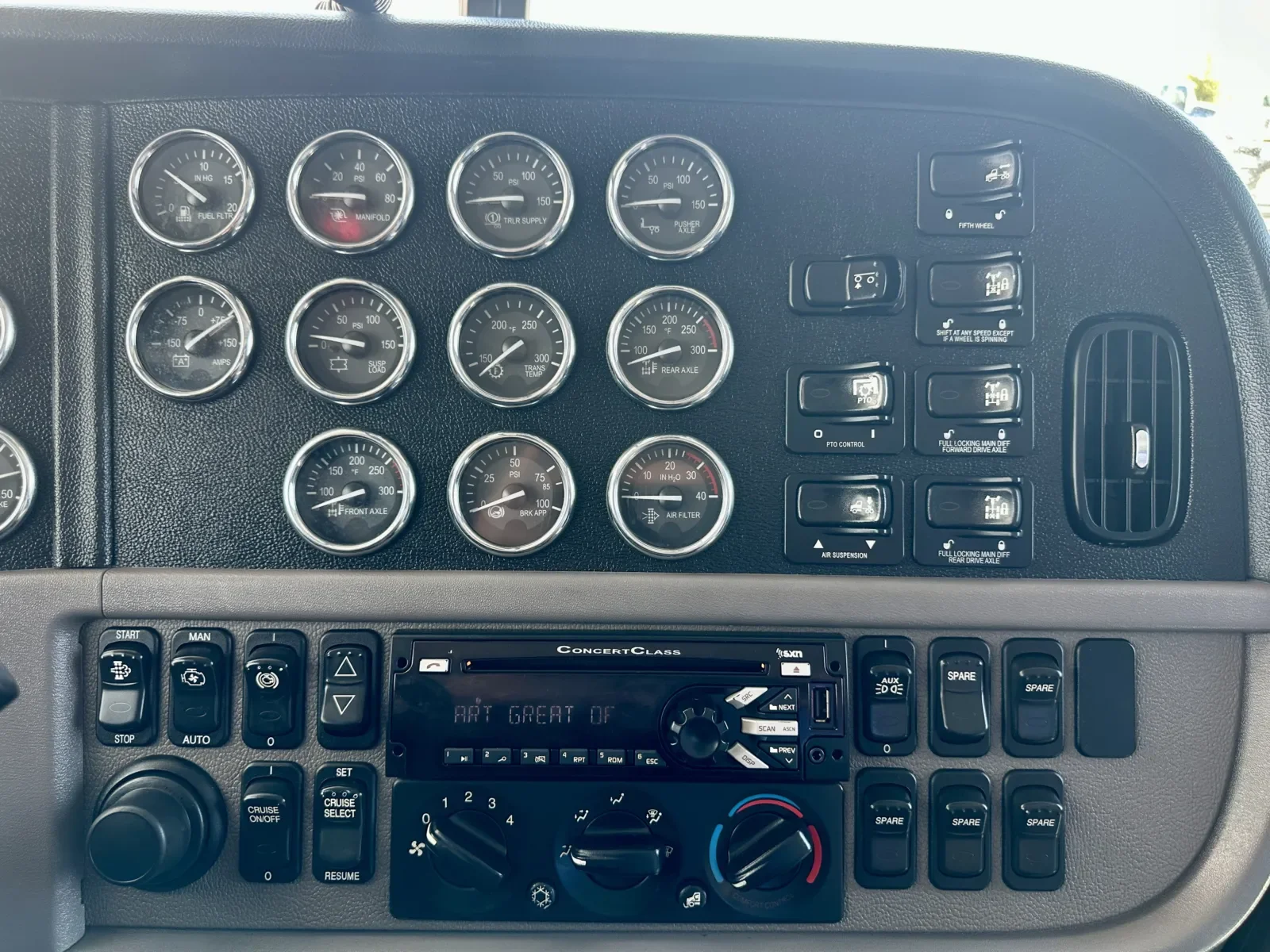 2017 Peterbilt 389 in Hutchins, TX — photo 18