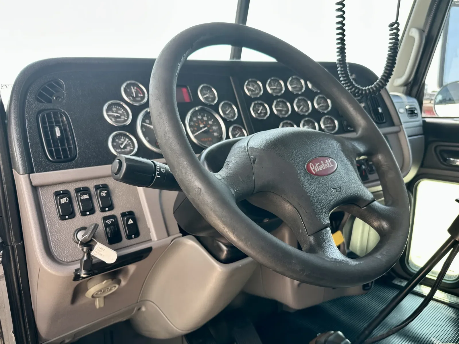 2017 Peterbilt 389 in Hutchins, TX — photo 15