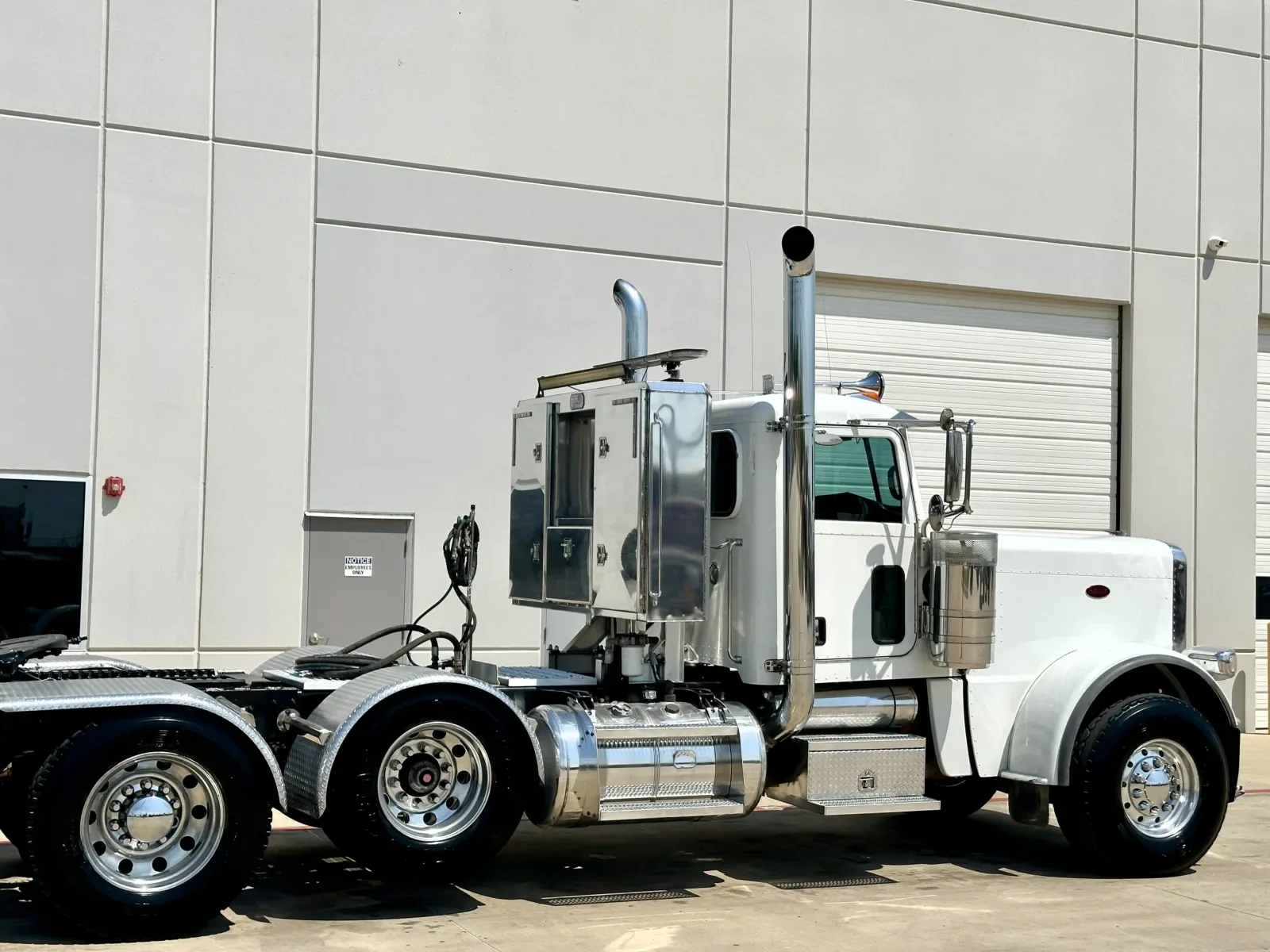 2017 Peterbilt 389 in Hutchins, TX — photo 7