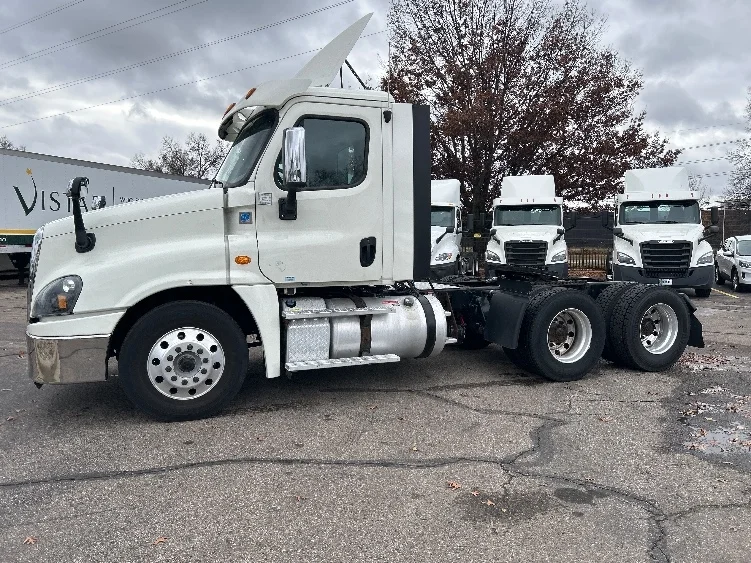 2019 Freightliner Cascadia in Romulus, MI — photo 4