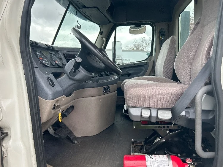 2019 Freightliner Cascadia in Romulus, MI — photo 9
