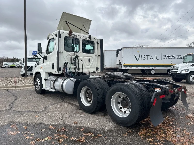 2019 Freightliner Cascadia in Romulus, MI — photo 5
