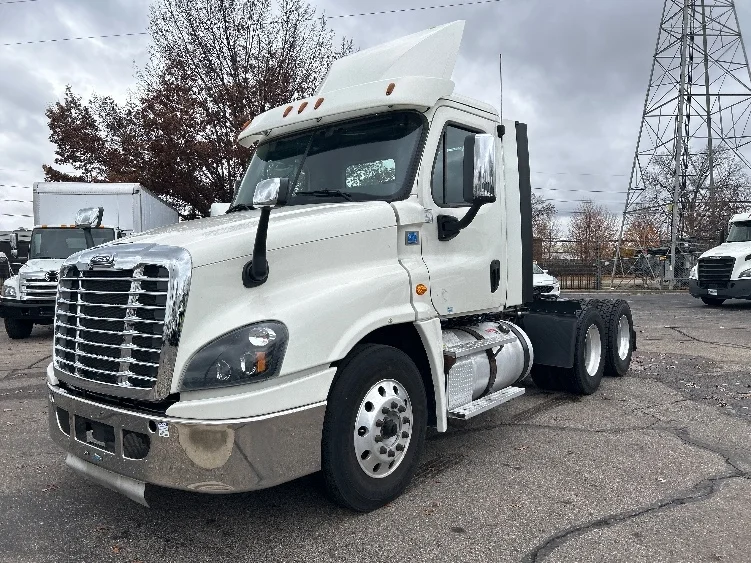2019 Freightliner Cascadia in Romulus, MI — photo 3