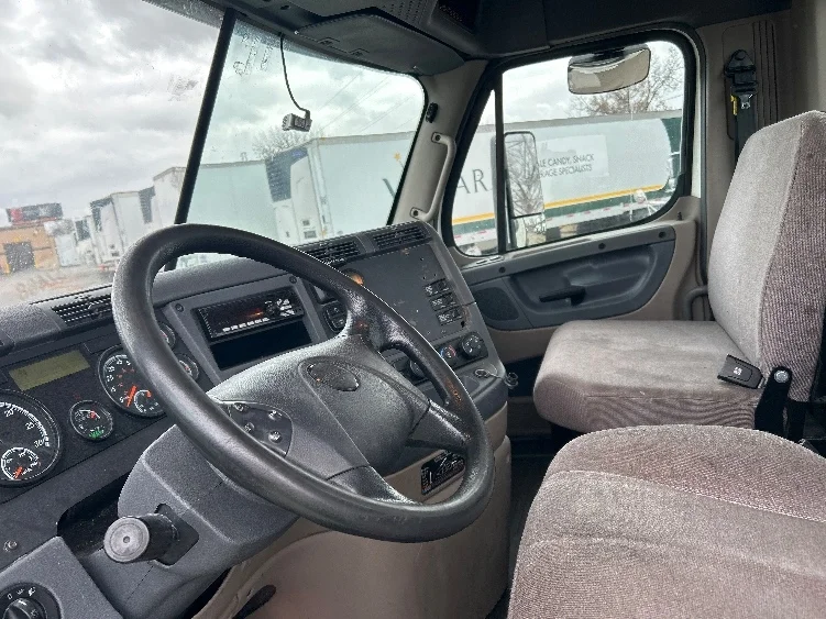 2019 Freightliner Cascadia in Romulus, MI — photo 10