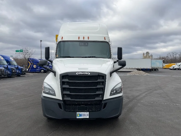 2023 Freightliner Cascadia in Indianapolis, IN — photo 2