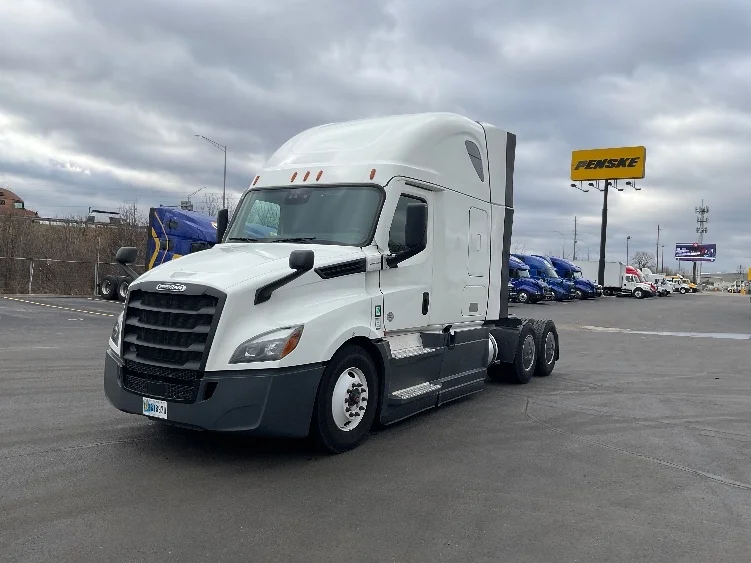 2023 Freightliner Cascadia in Indianapolis, IN — photo 3