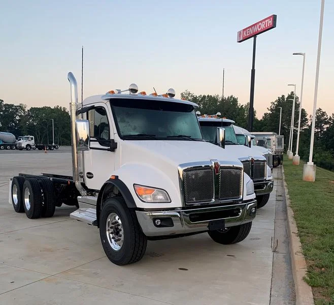 2025 Kenworth T380