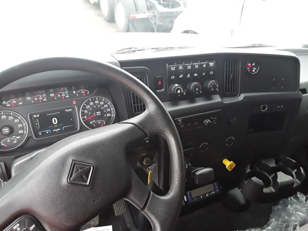 2019 International MV - image 8