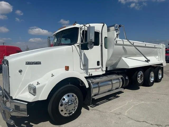 2019 Kenworth T800 - image 11