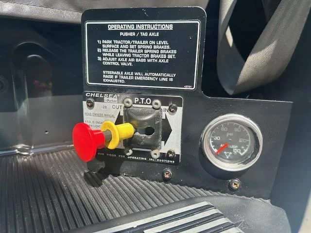 2019 Kenworth T800 - image 7