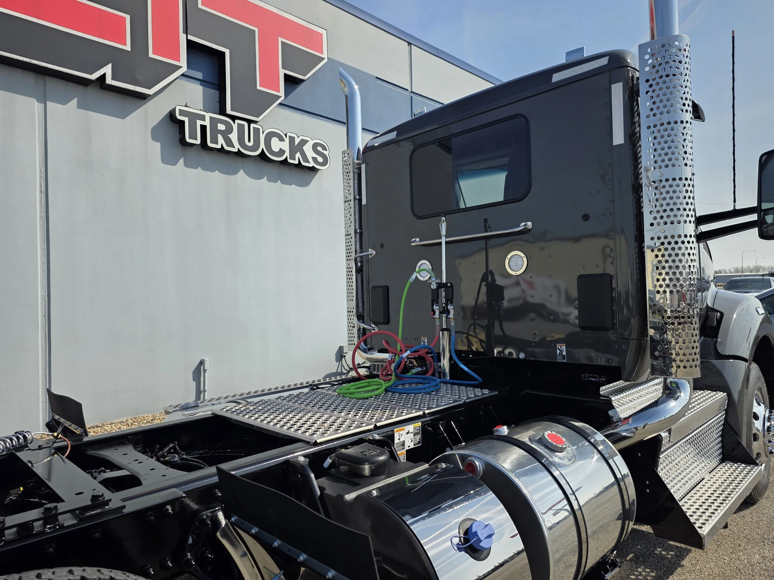 2027 Kenworth T880 - image 5