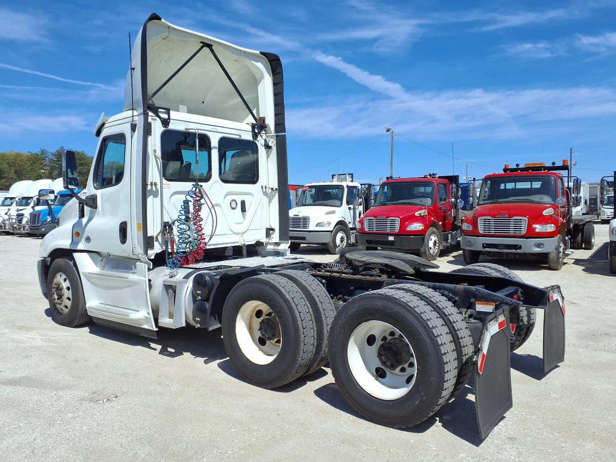 2020 Freightliner Cascadia in Greenville, SC — photo 6
