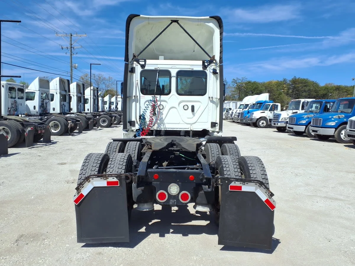 2020 Freightliner Cascadia in Greenville, SC — photo 5