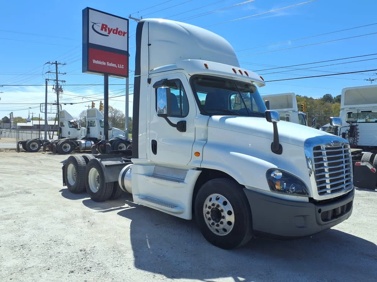 2020 Freightliner Cascadia in Greenville, SC — photo 3