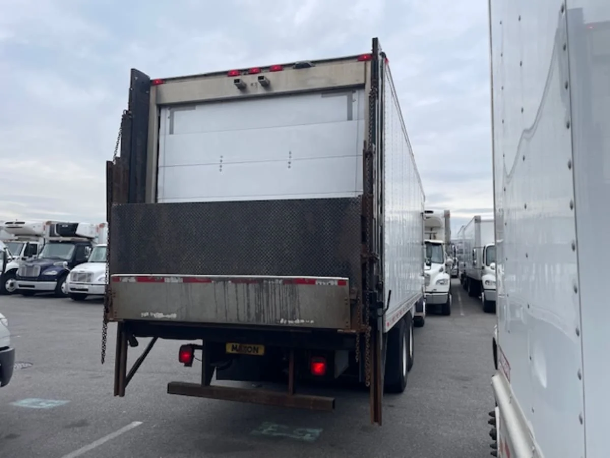 2018 Freightliner M2 106 in Farmingdale, NY — photo 4