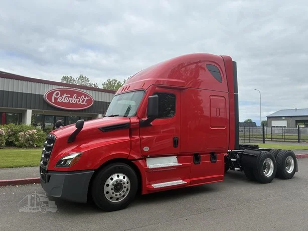 2023 Freightliner Cascadia in Troutdale, OR
