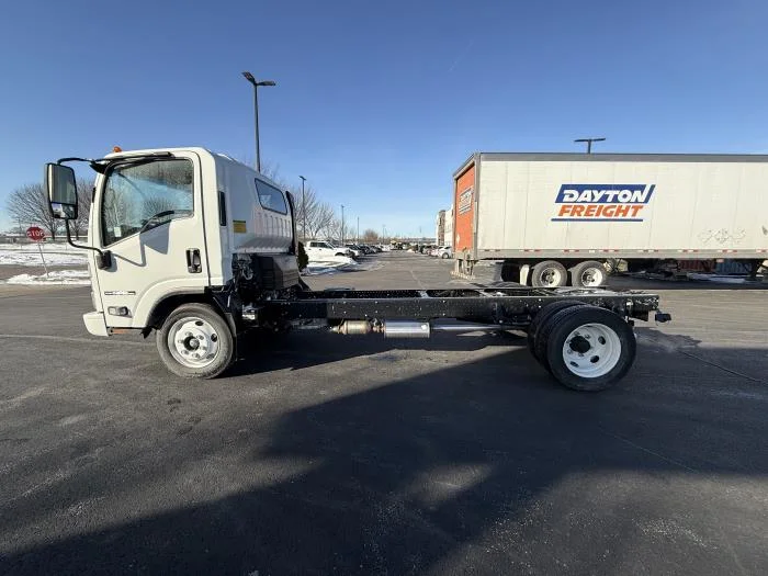 2026 Isuzu NPR - image 25