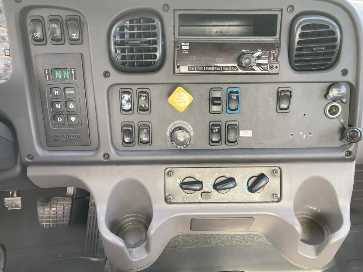 2020 Freightliner M2 106 - image 12