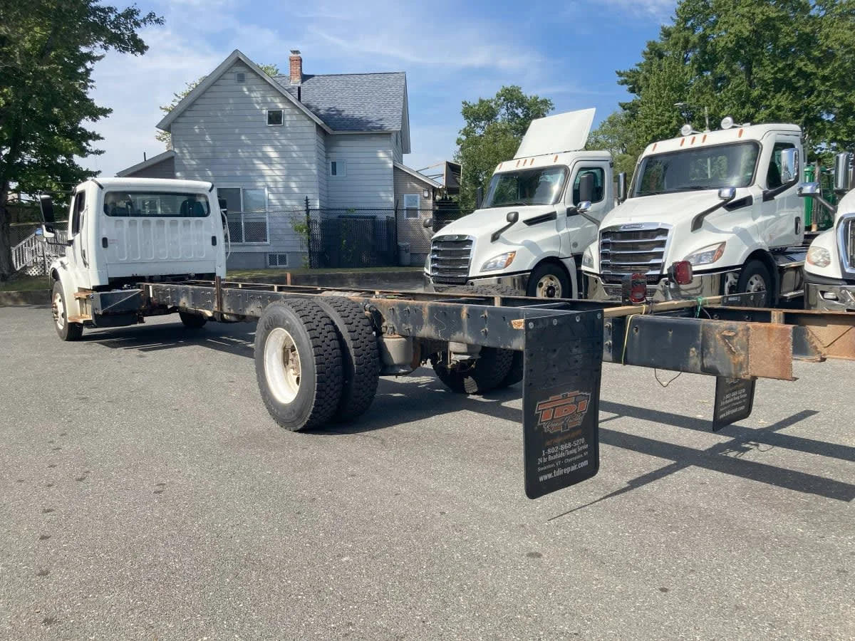 2020 Freightliner M2 106 in Springfield, MA — photo 6