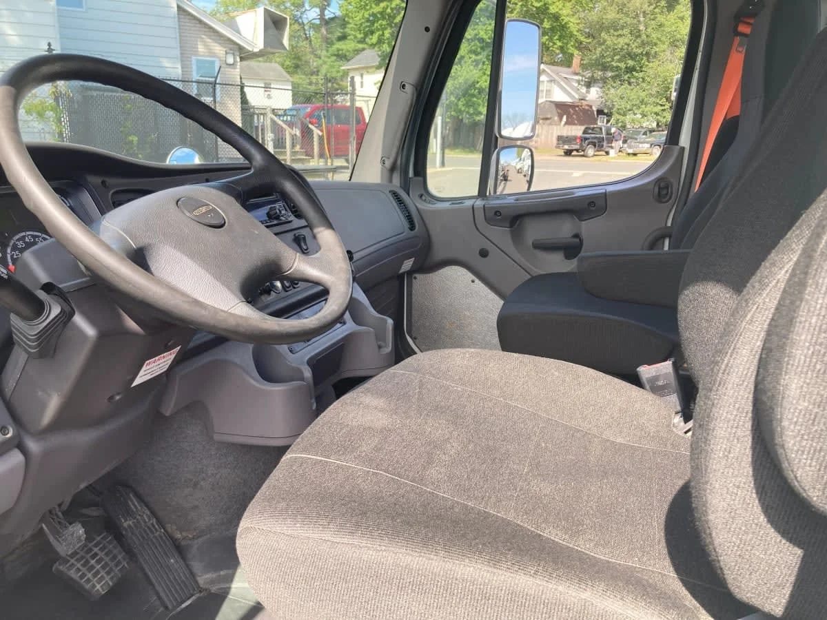 2020 Freightliner M2 106 in Springfield, MA — photo 10