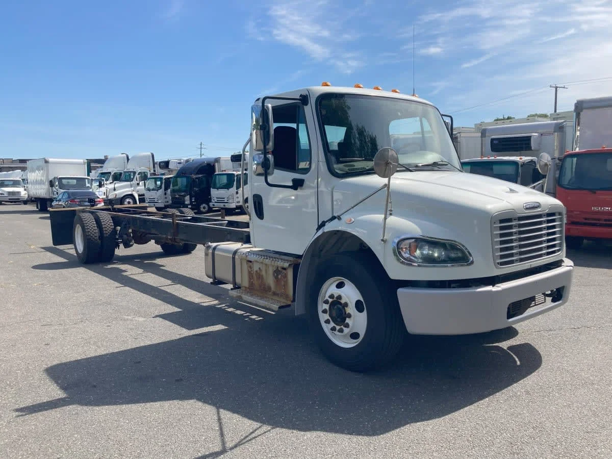 2020 Freightliner M2 106 in Springfield, MA — photo 3