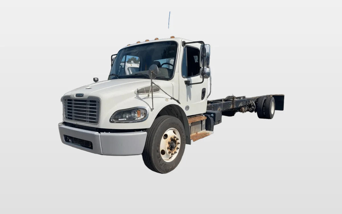 2020 Freightliner M2 106 - image 1