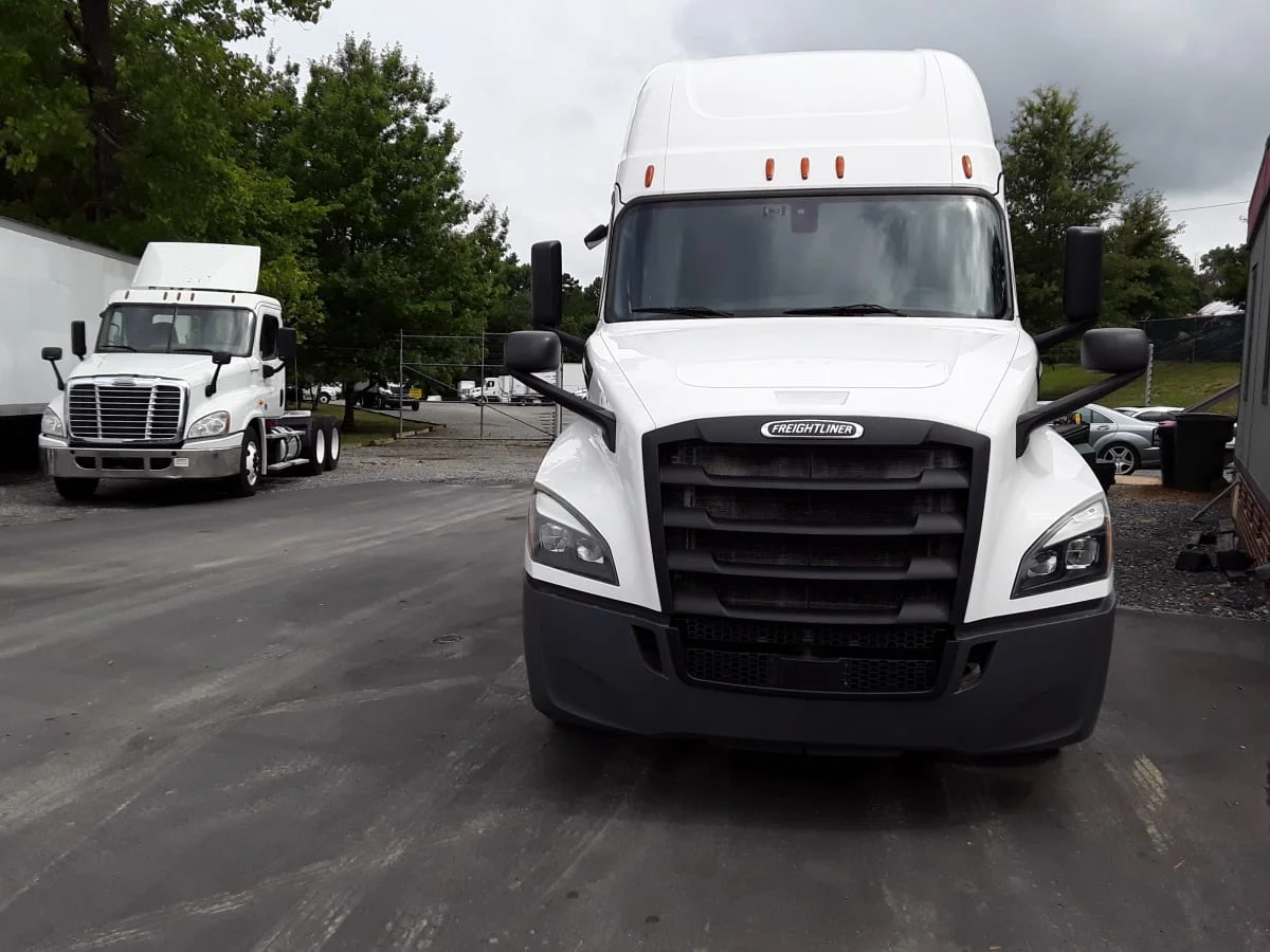 2019 Freightliner Cascadia in Charlotte, NC — photo 2