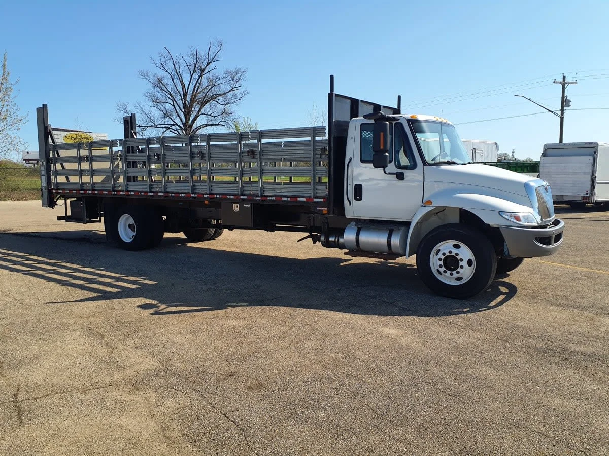 2018 International 4300 - image 3