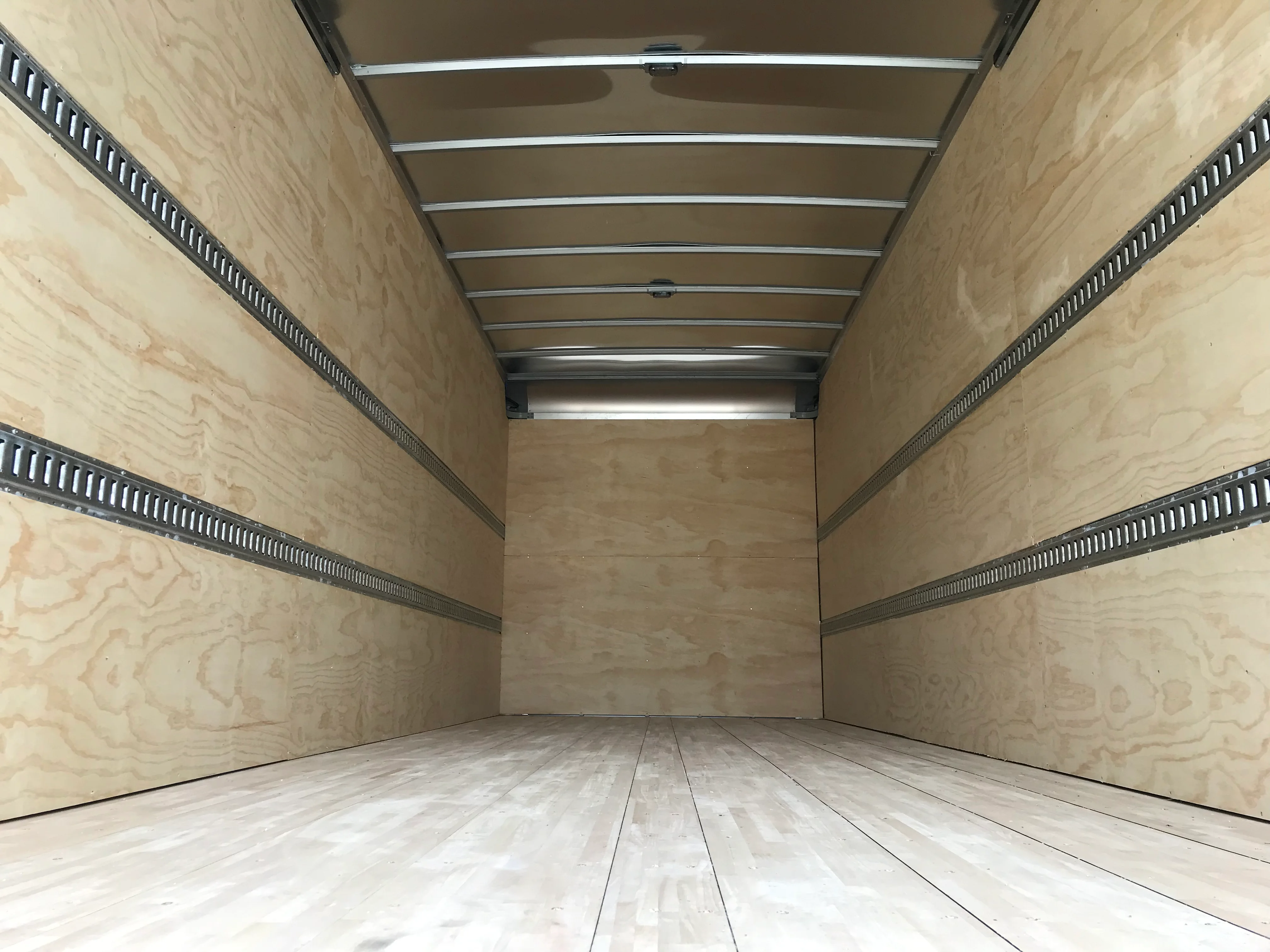 2024 Isuzu FTR - image 3