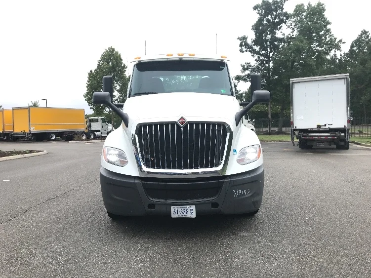 2019 International LT - image 2