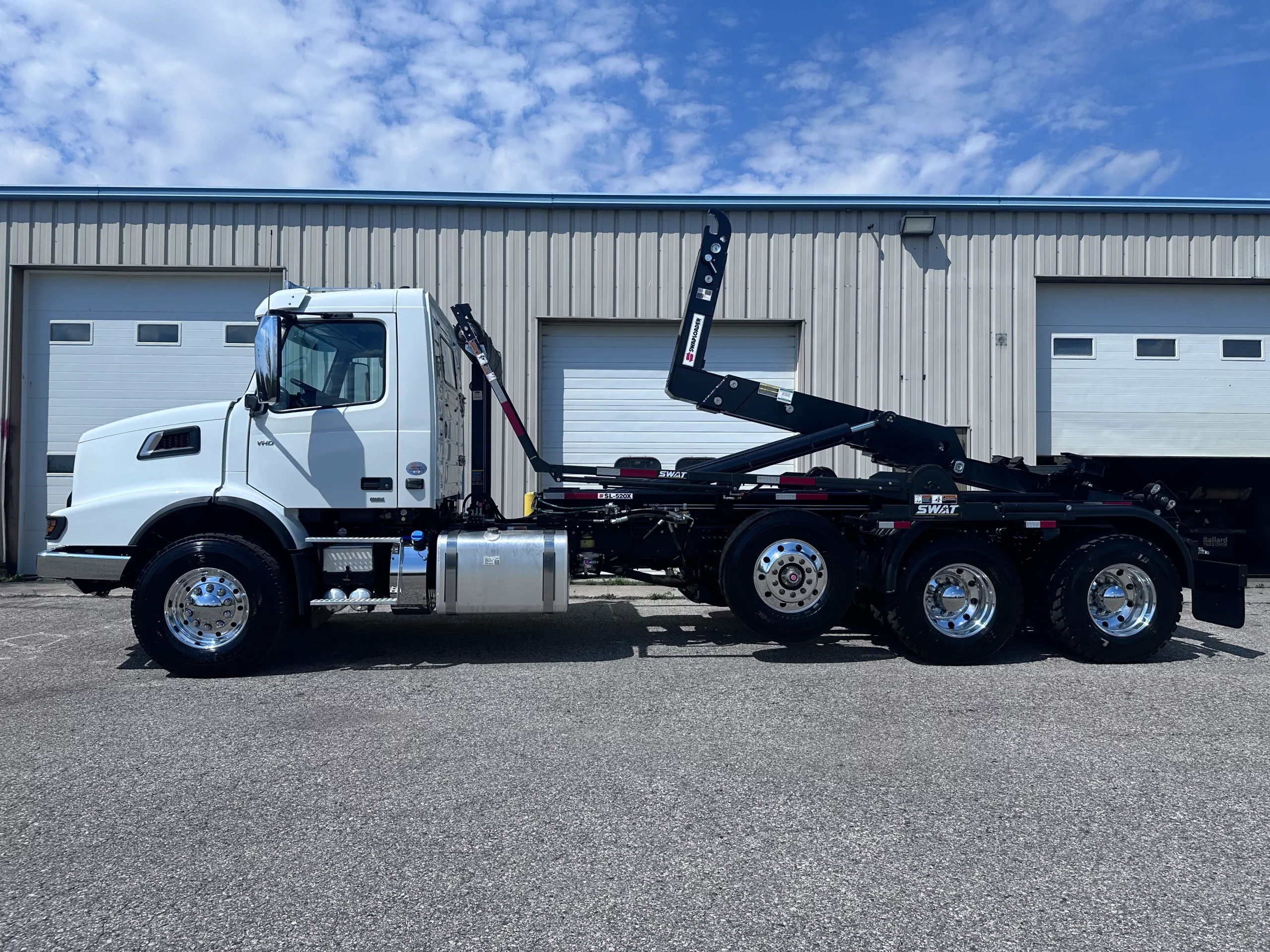 2025 Volvo VHD 300 - image 5