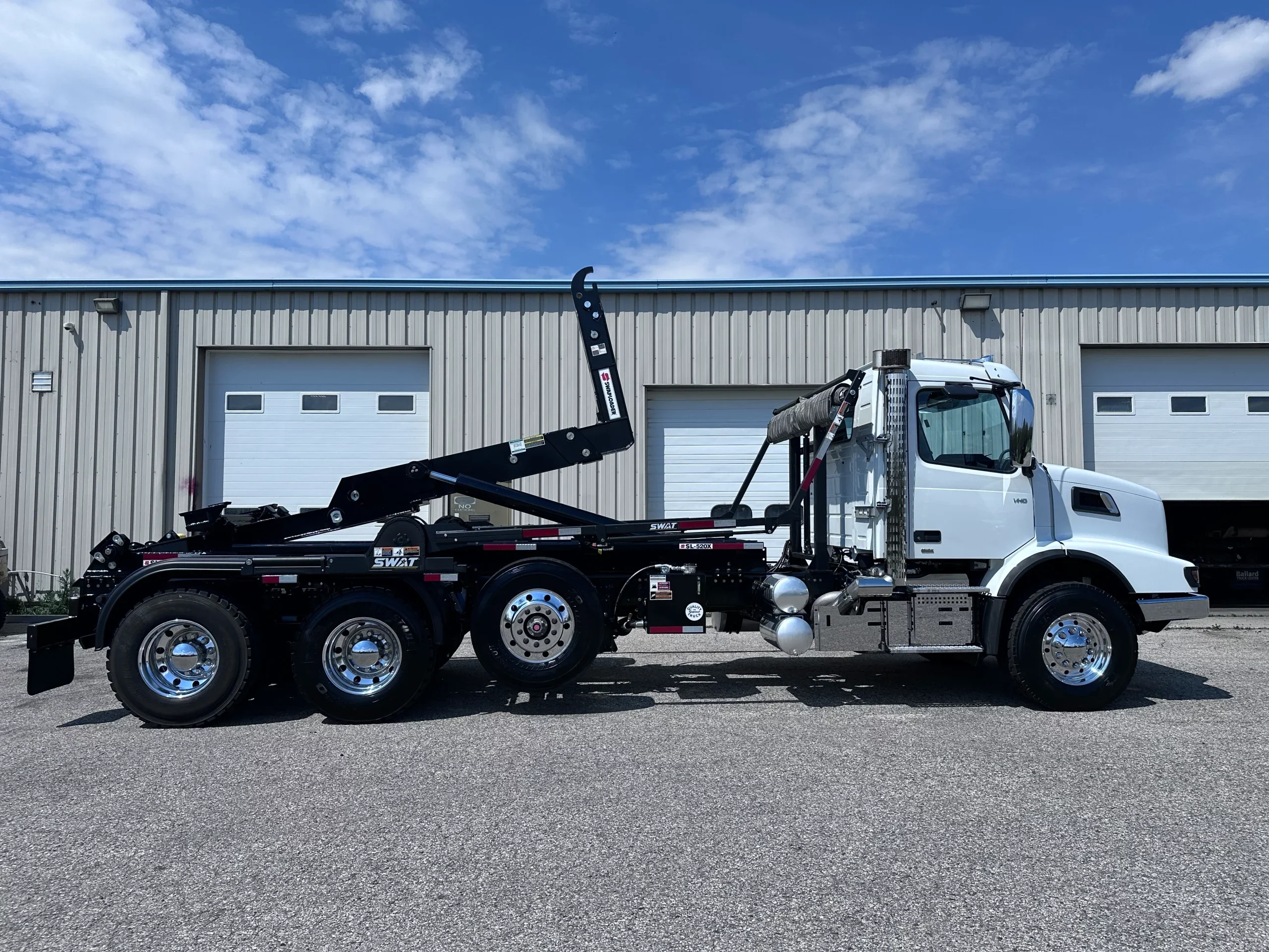 2025 Volvo VHD 300 - image 4