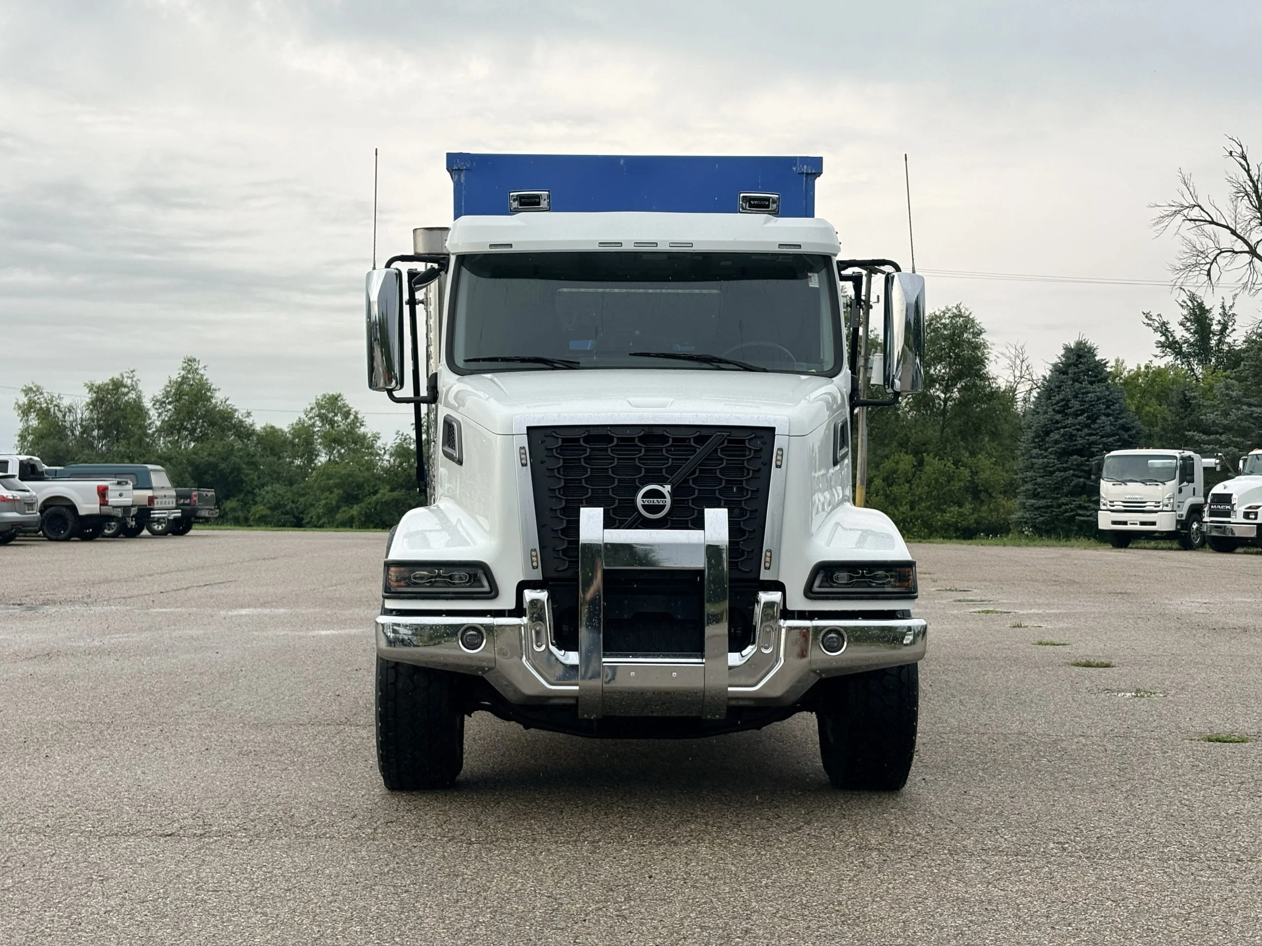 2025 Volvo VHD 300 — photo 2