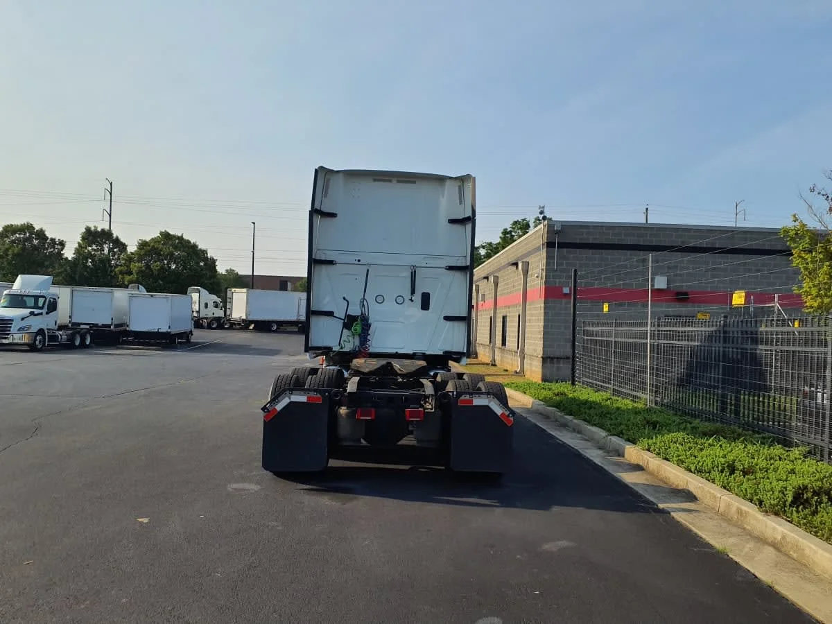2022 International LT in Atlanta, GA — photo 5