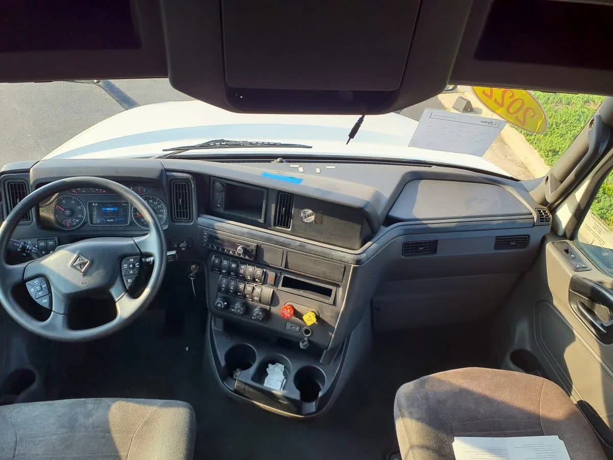 2022 International LT in Atlanta, GA — photo 7