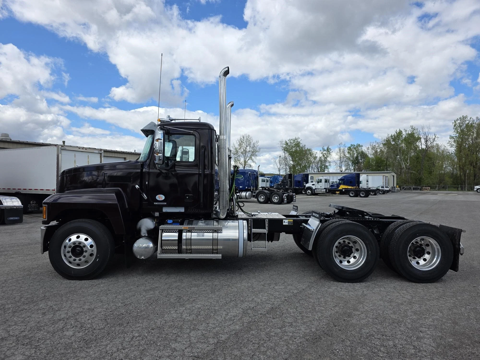 2026 Mack Pinnacle in Findlay, OH — photo 3