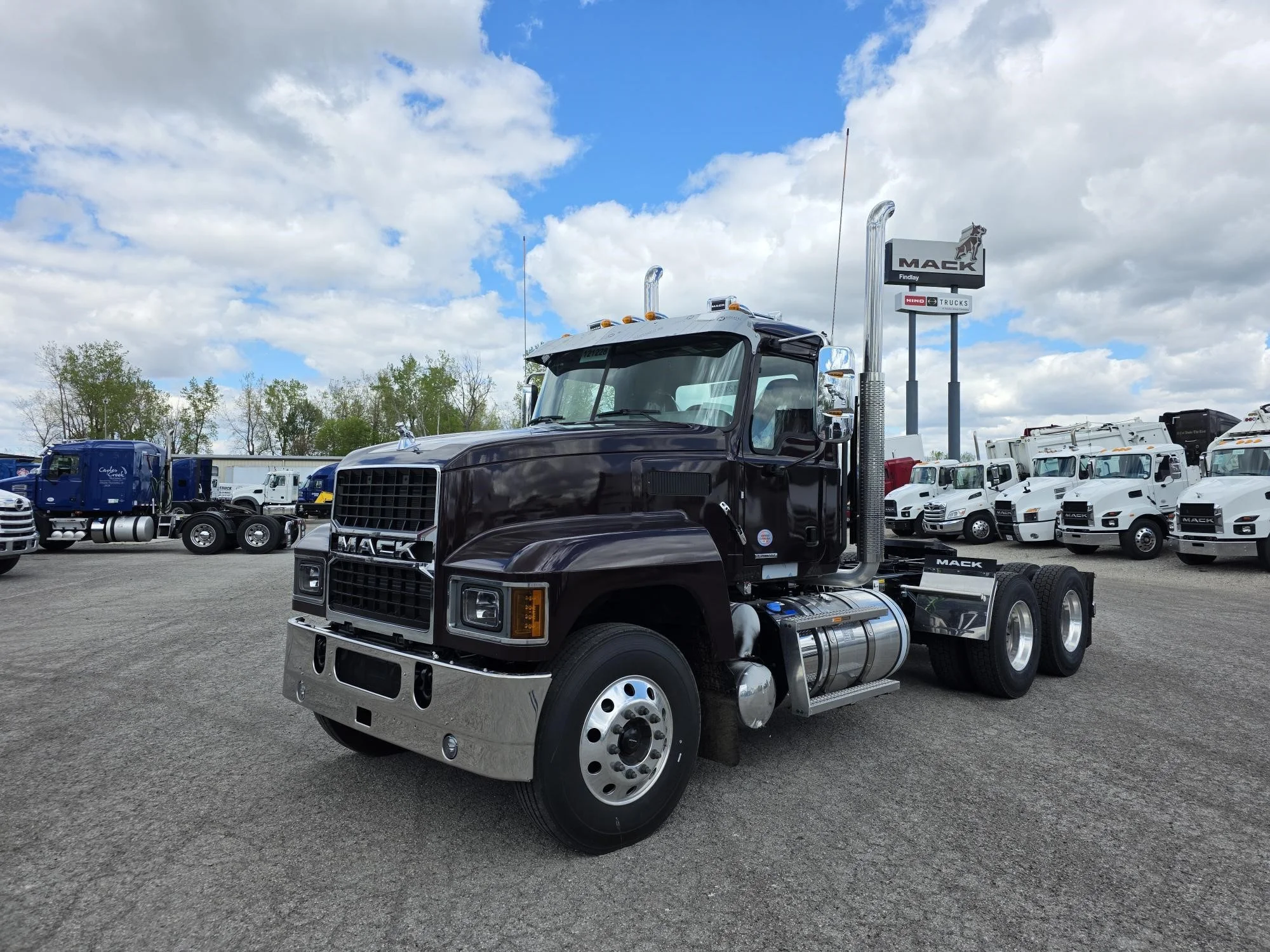 2026 Mack Pinnacle in Findlay, OH — photo 2