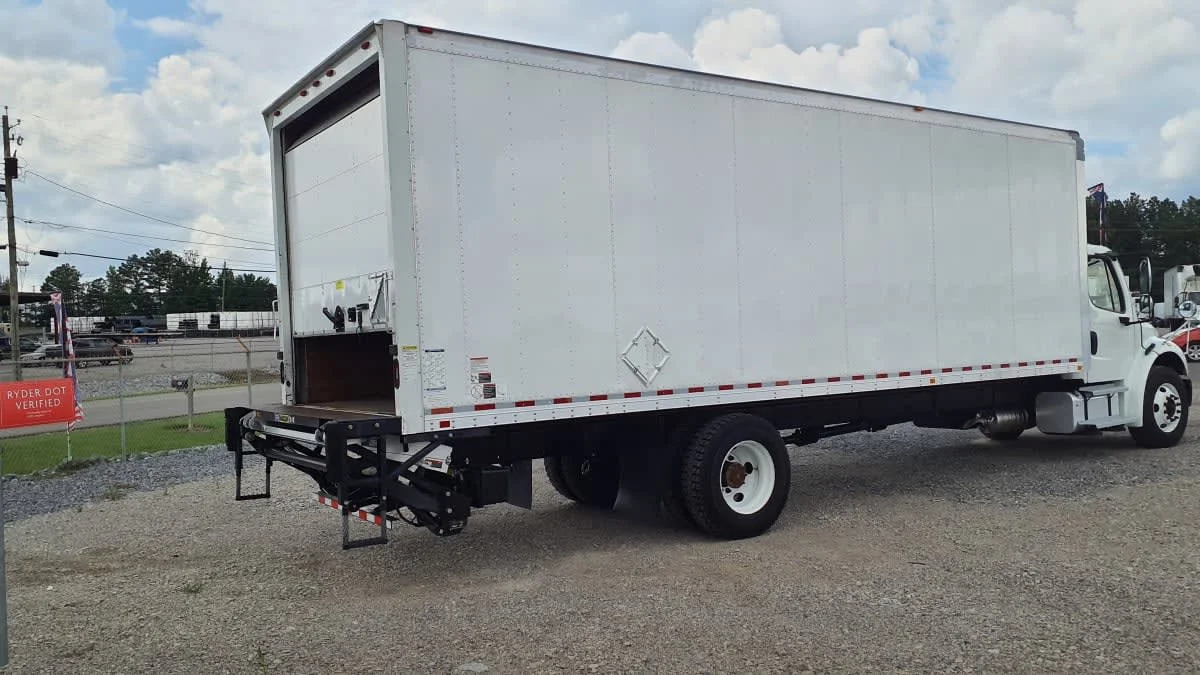 2018 Freightliner M2 106 in Birmingham, AL — photo 4