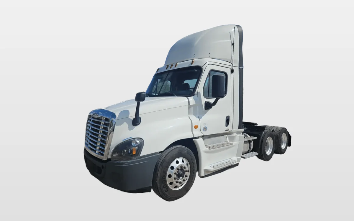 2016 Freightliner Cascadia - image 1