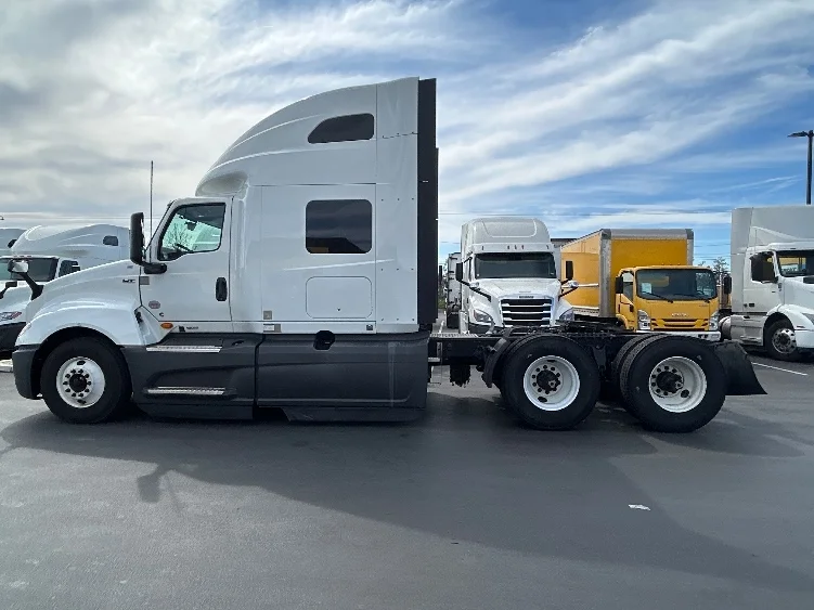 2023 International LT in Fontana, CA — photo 4