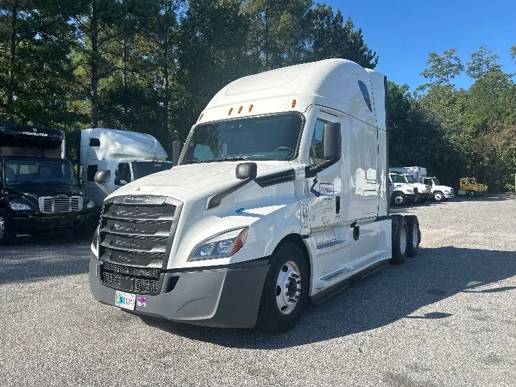 2021 Freightliner Cascadia - image 3