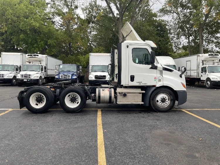 2020 Freightliner Cascadia in Montgomery, NY — photo 8