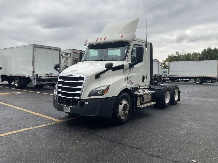 2020 Freightliner Cascadia in Montgomery, NY — photo 3