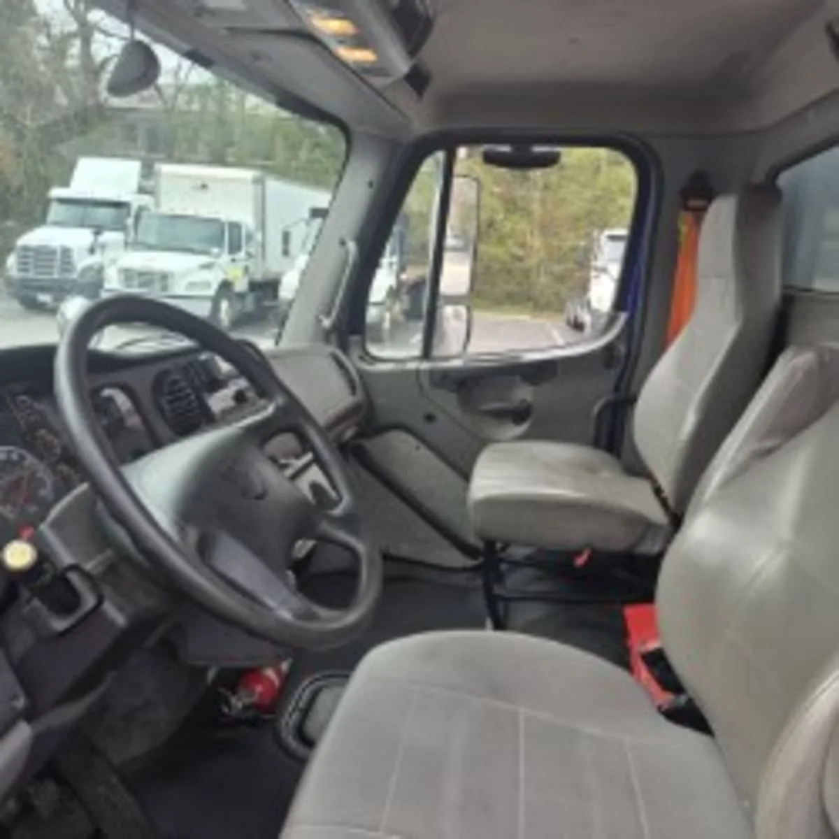 2020 Freightliner M2 106 - image 7