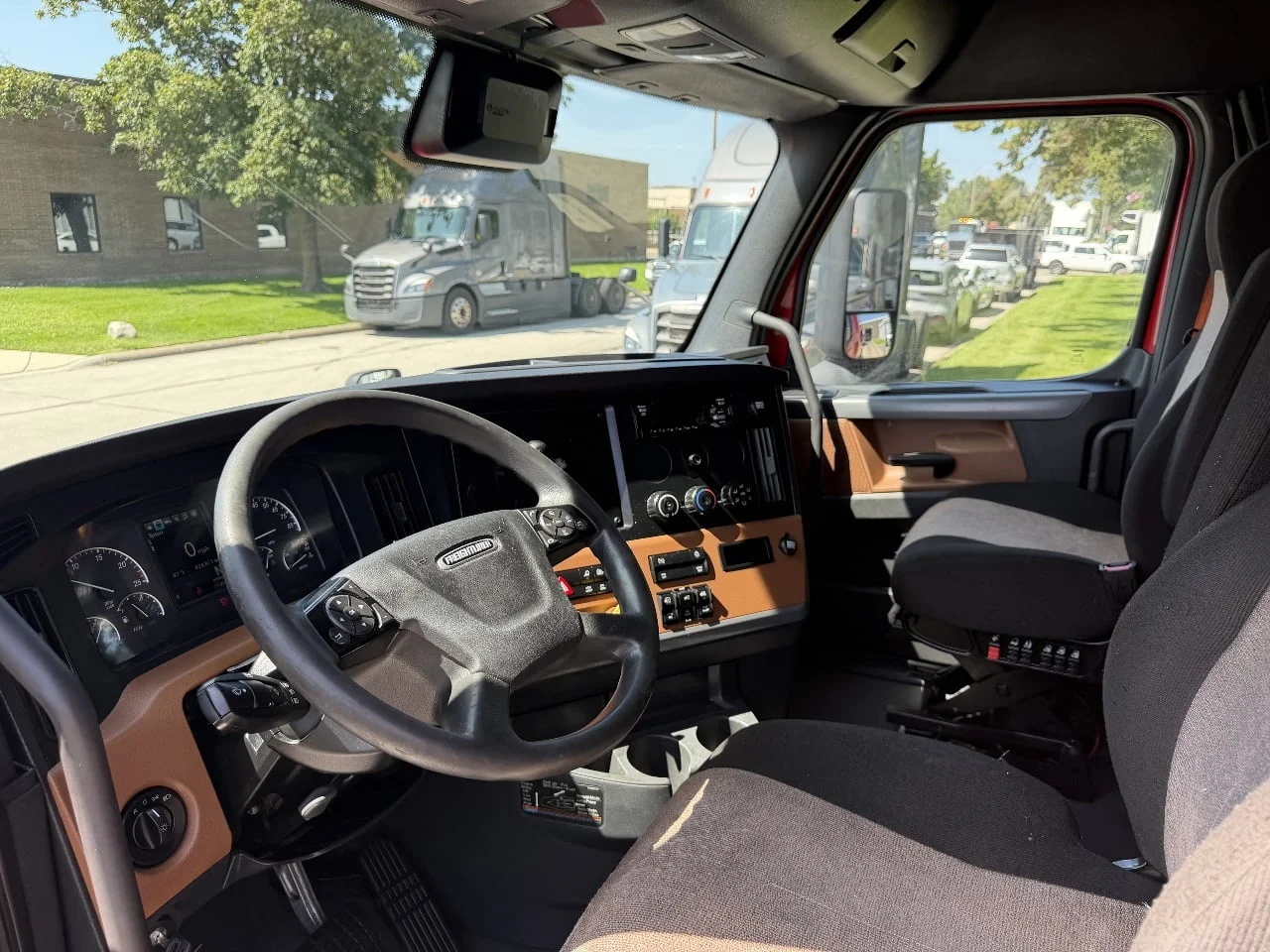 2021 Freightliner Cascadia in York Street Elmhurst, IL — photo 9
