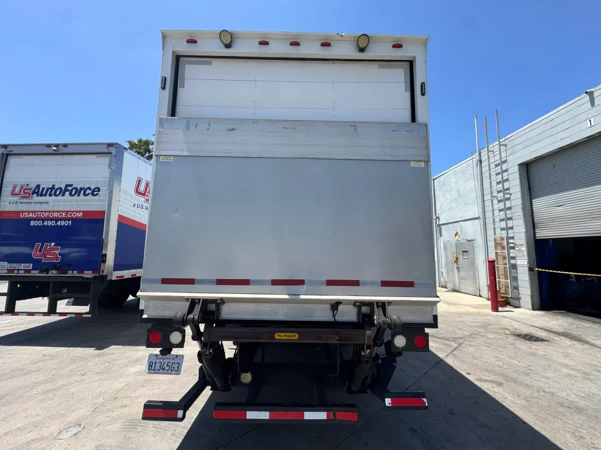 2016 Freightliner M2 106 - image 5