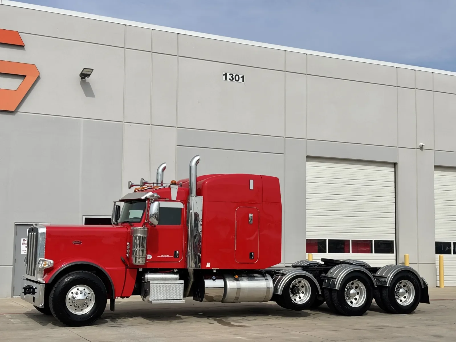 2024 Peterbilt 389 - image 2