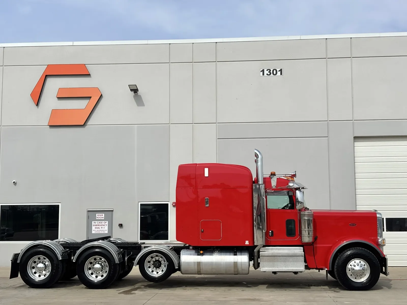 2024 Peterbilt 389 in Hutchins, TX — photo 3