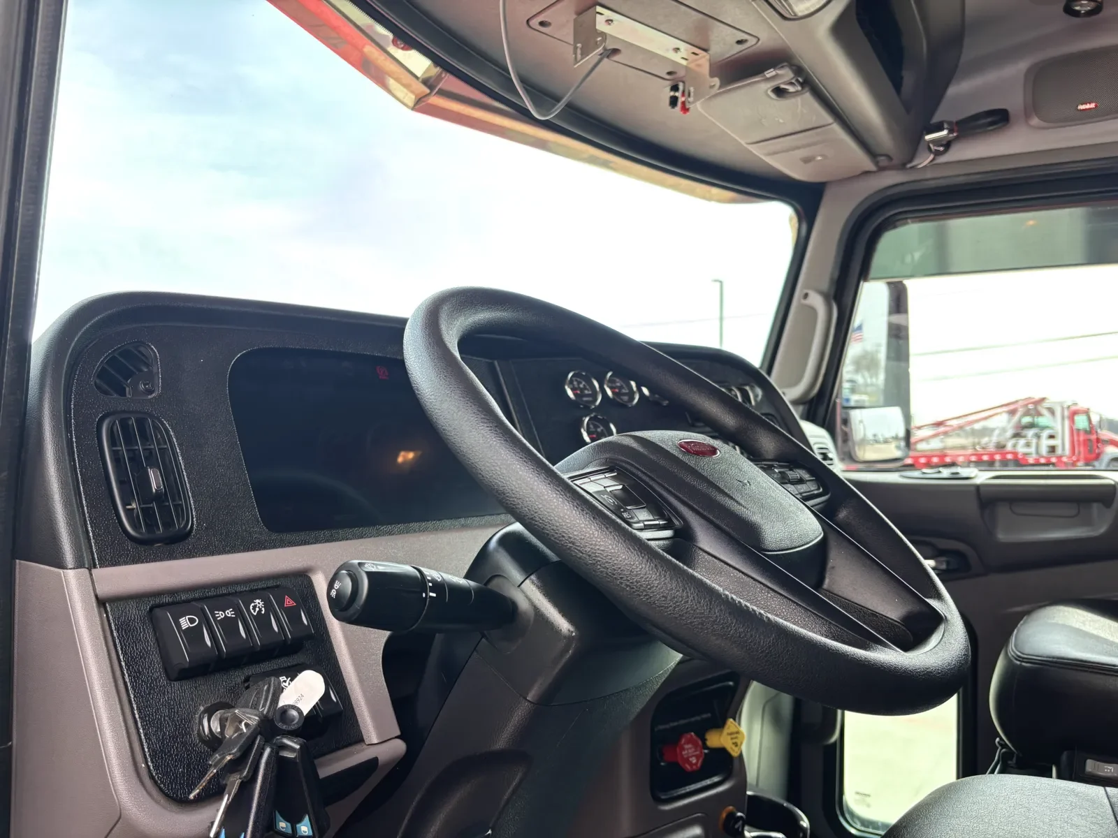 2024 Peterbilt 389 in Hutchins, TX — photo 15