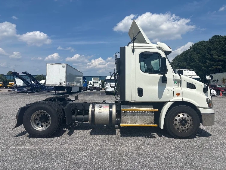 2017 Freightliner Cascadia in Prince George, VA — photo 8